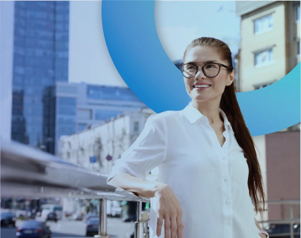 Persona accediendo a Monex Investor, la manera más eficiente de invertir tu dinero.